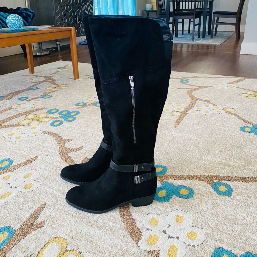 New in box!😍Beautiful black women’s faux suede over the knee boots!